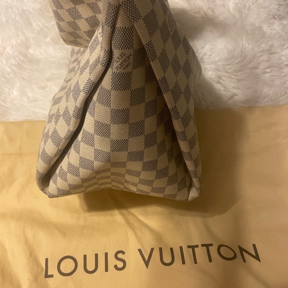 Louis Vuitton Artsy MM bag. Barely used!! - Picture 11 of 17